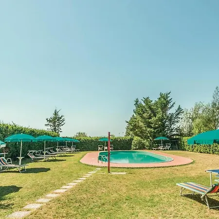 Appartement Beautiful In W/ Outdoor Swimming Pool And 2 Bedrooms Tuoro sul Trasimeno