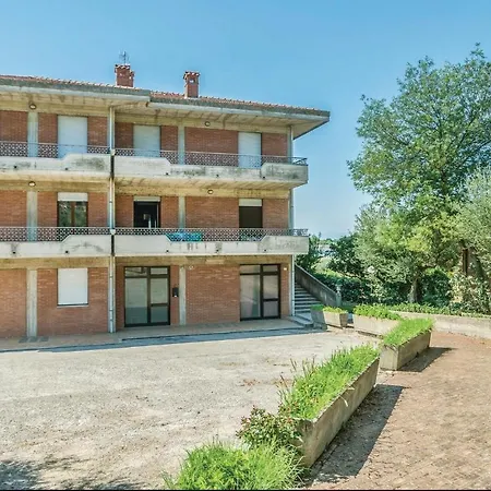 Beautiful In W/ Outdoor Swimming Pool And 2 Bedrooms *