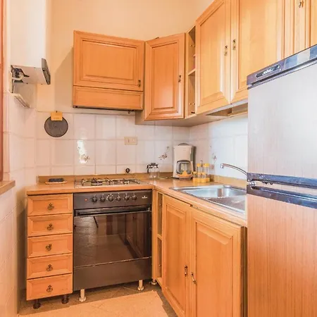 Beautiful In W/ Outdoor Swimming Pool And 2 Bedrooms *