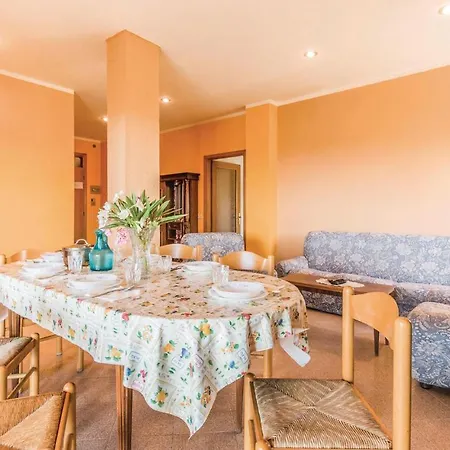 Beautiful In W/ Outdoor Swimming Pool And 2 Bedrooms Tuoro sul Trasimeno